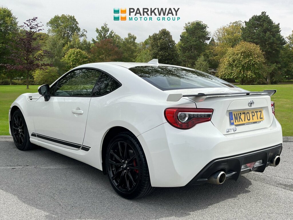 Toyota GT86 Coupe White #5