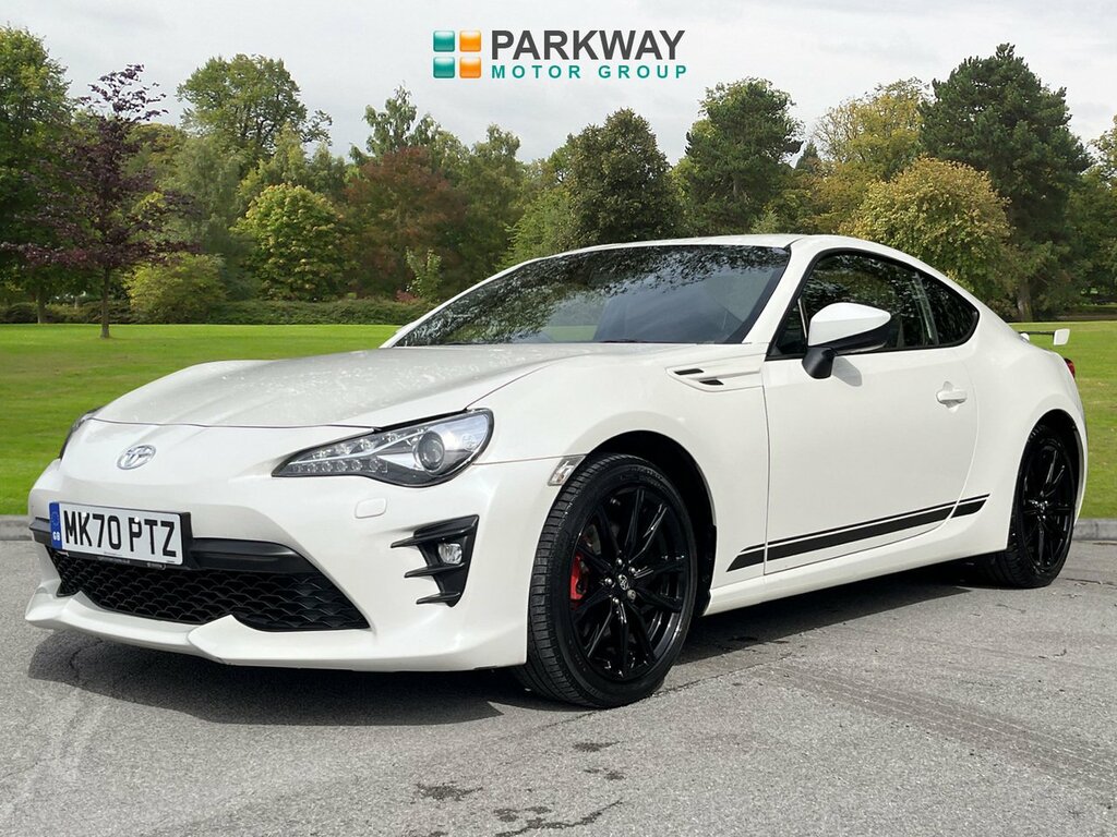 Toyota GT86 Coupe White #2