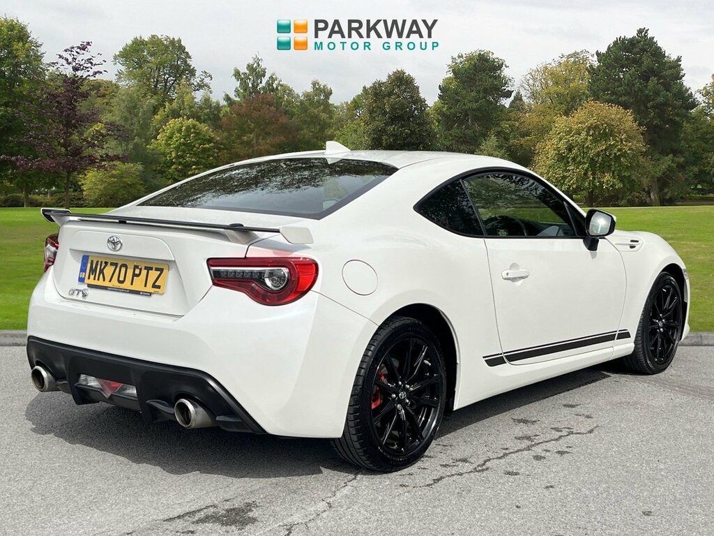 Toyota GT86 Coupe White #3