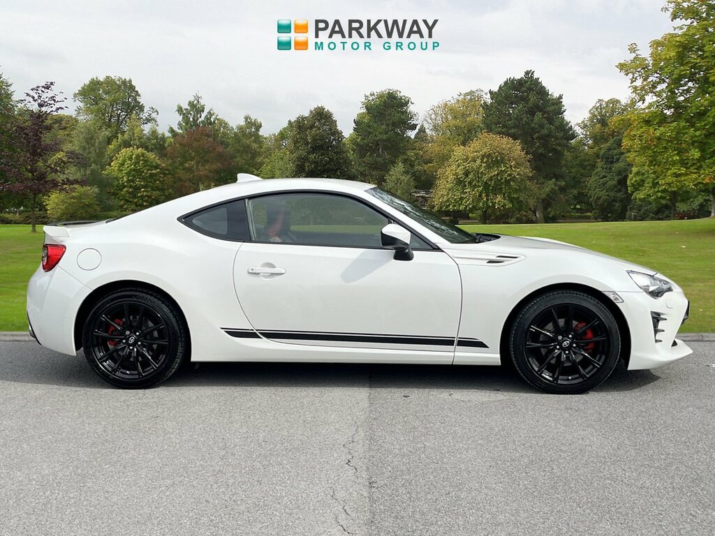 Toyota GT86 Coupe White #6