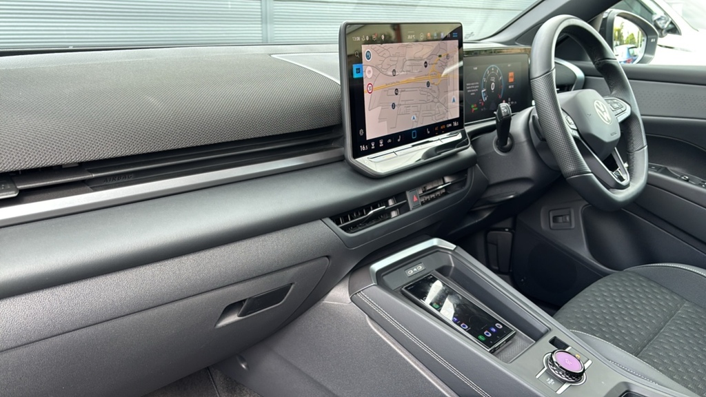 Volkswagen T-Roc 1.5 Etsi Mhev R-line Suv Hybrid Dsg Eur Black #2