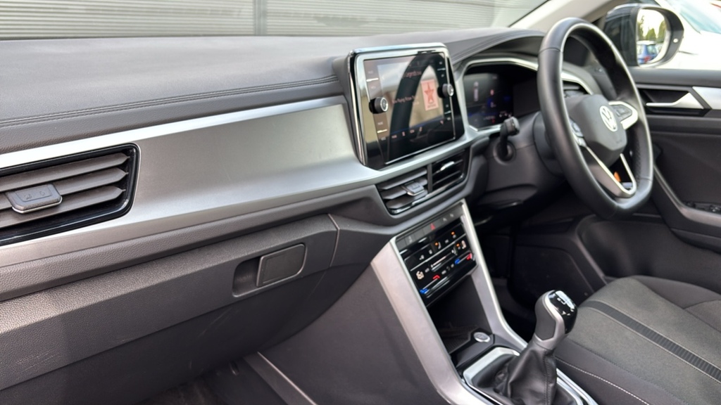 Volkswagen T-Roc 1.5 Tsi Match 150 Ps Black #2