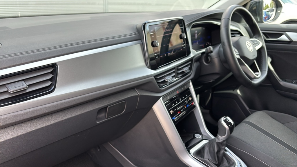 Volkswagen T-Roc 1.5 Tsi Match 150 Ps Black #2
