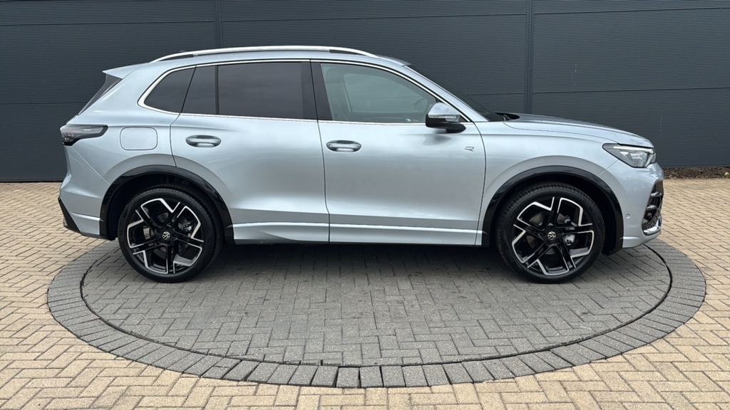 Volkswagen Tiguan 1.5 Etsi 150 R-line Dsg 150 Ps Silver #4
