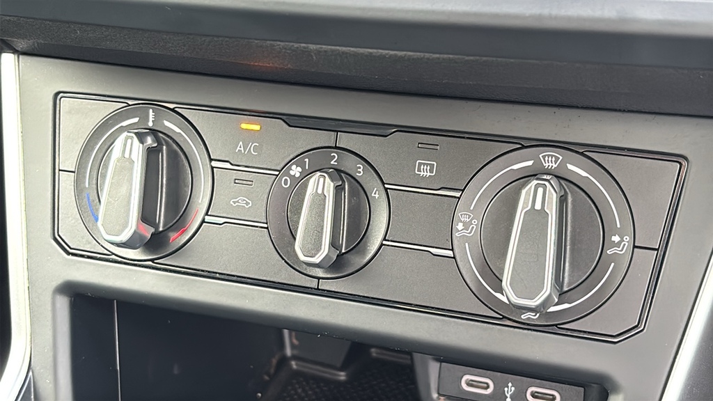 Volkswagen Polo Hatchback 1.2 Tsi Bluemotion Tech Match 201565 Red #20