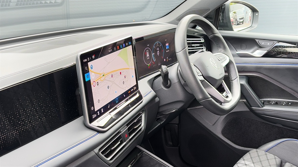 Volkswagen Tiguan 2.0 Tdi R-line Dsg 150 Ps Black #2