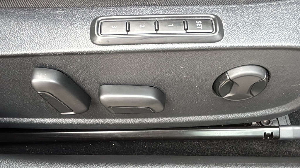 Volkswagen Golf 2.0 Tdi Life Dsg White #25