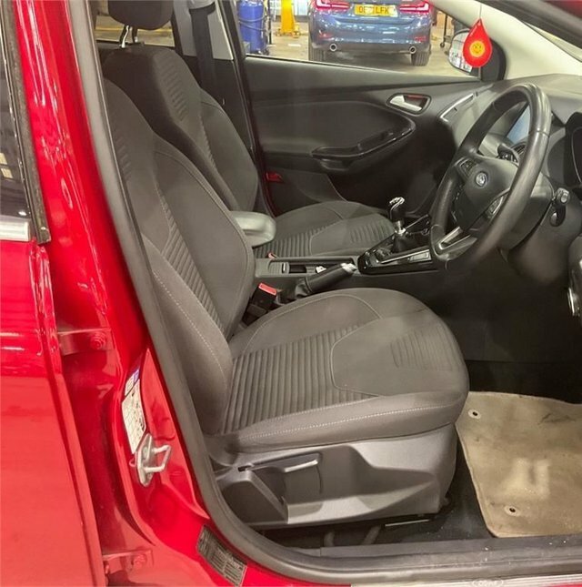 Ford Focus 1.0T Ecoboost Titanium Hatchback MK65NYD Red #5