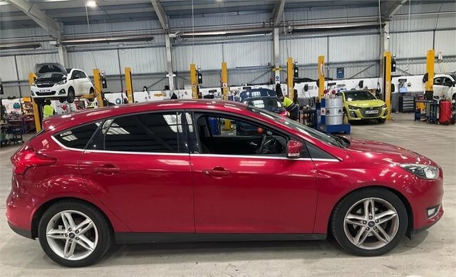 Ford Focus 1.0T Ecoboost Titanium Hatchback MK65NYD Red #3