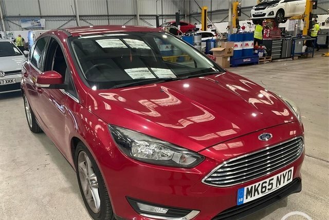 Ford Focus 1.0T Ecoboost Titanium Hatchback Red