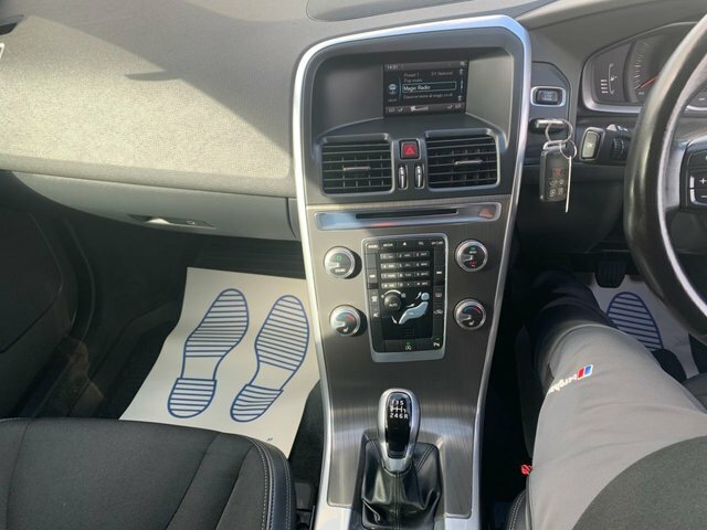 Volvo XC60 2.4L R-design Lux Nav Silver #14