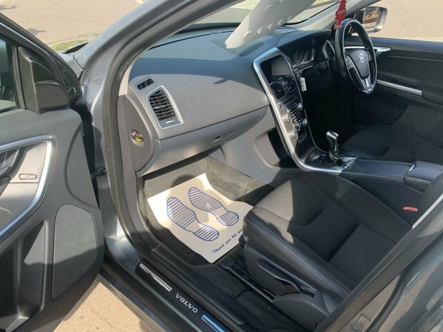 Volvo XC60 2.4L R-design Lux Nav Silver #11