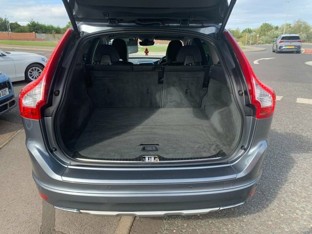 Volvo XC60 2.4L R-design Lux Nav Silver #6