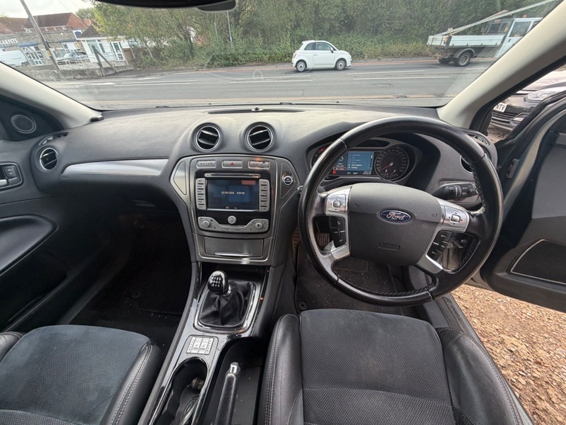 Ford Mondeo Edge Black #8