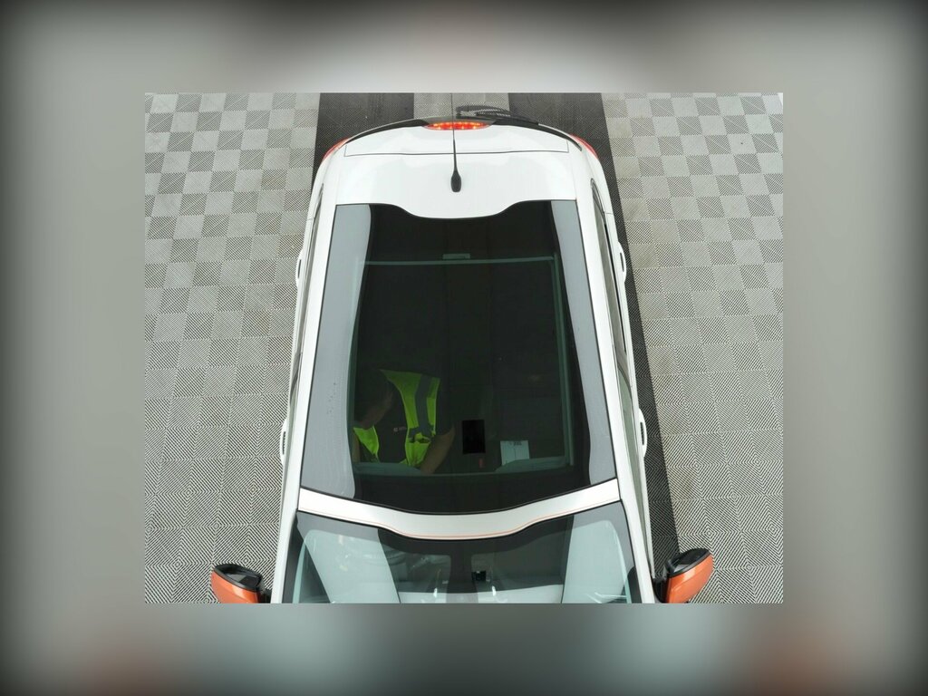 Peugeot 208 Hatchback White #3