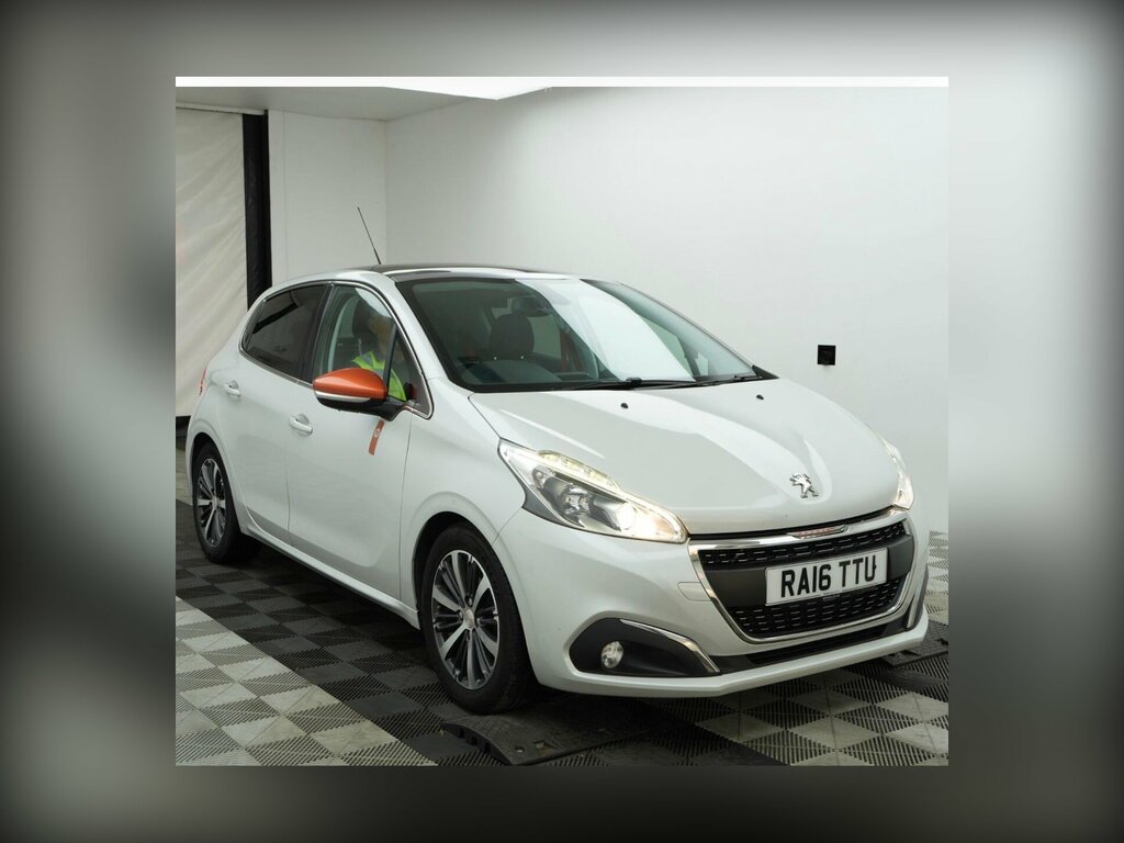 Peugeot 208 Hatchback White #1