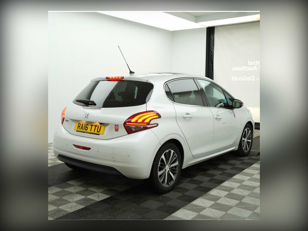 Peugeot 208 Hatchback White #2