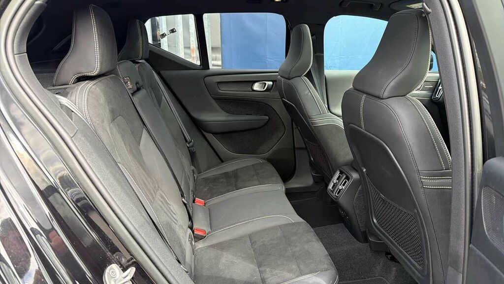 Volvo XC40 B4 194Bhp Ultimate Dark Mild Hybrid - Panoramic CJ23UEF Black #6