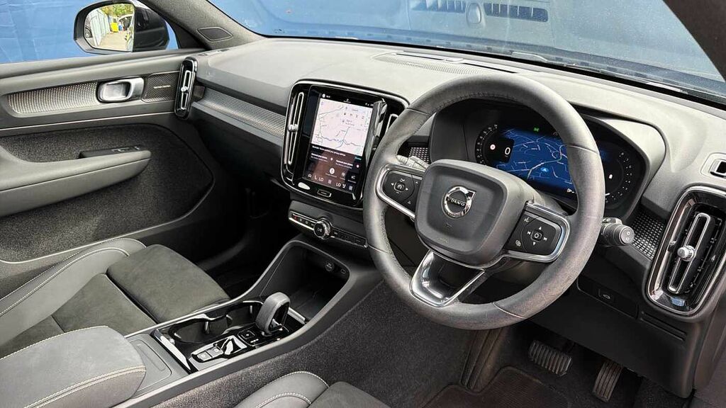 Volvo XC40 B4 194Bhp Ultimate Dark Mild Hybrid - Panoramic CJ23UEF Black #4