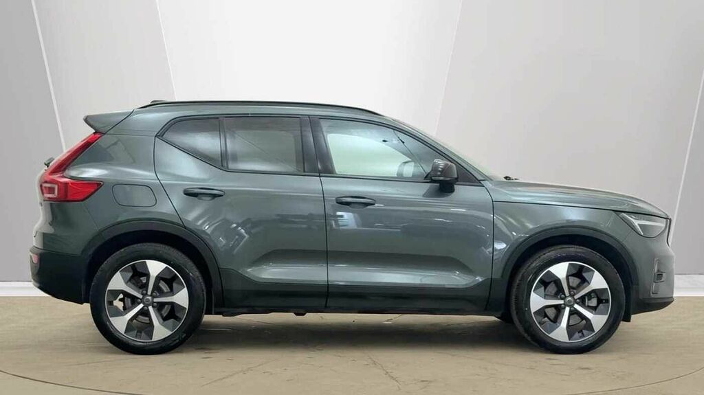 Volvo XC40 Plus, B4 Mild Hybrid, Dark  #2