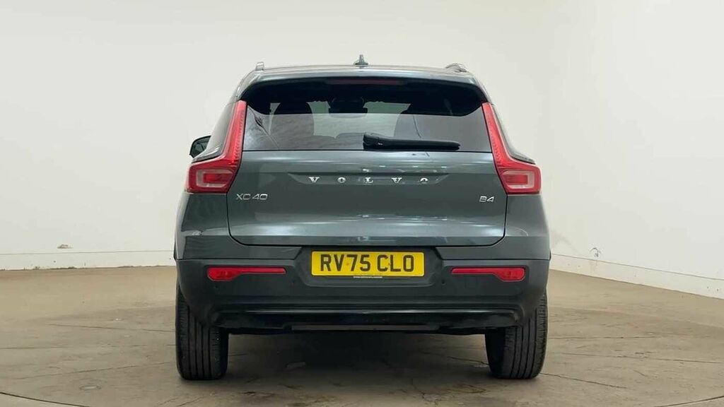 Volvo XC40 Plus, B4 Mild Hybrid, Dark  #4