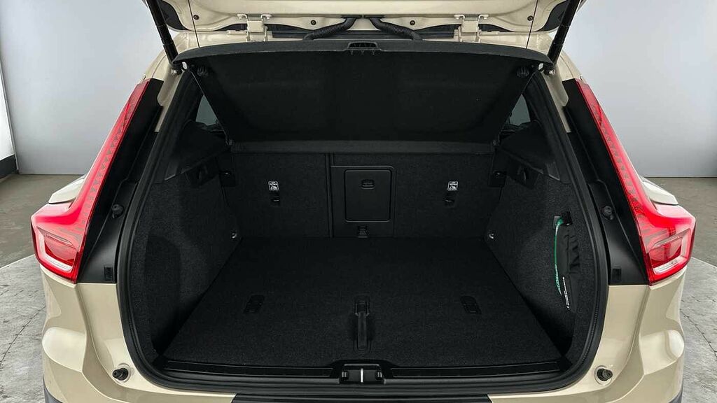Volvo XC40 B4 P Plus Dark Green #14