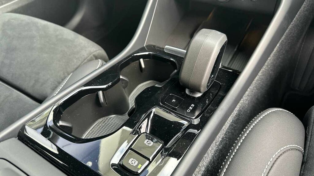 Volvo XC40 2.0 B4p Plus Dark Estate Black #22