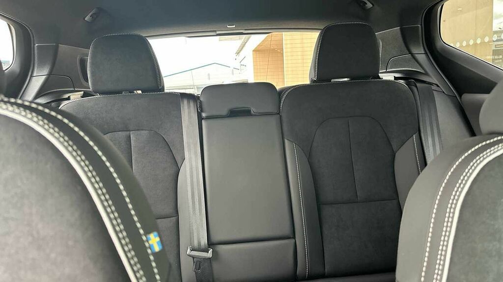 Volvo XC40 2.0 B4p Plus Dark Estate Black #44