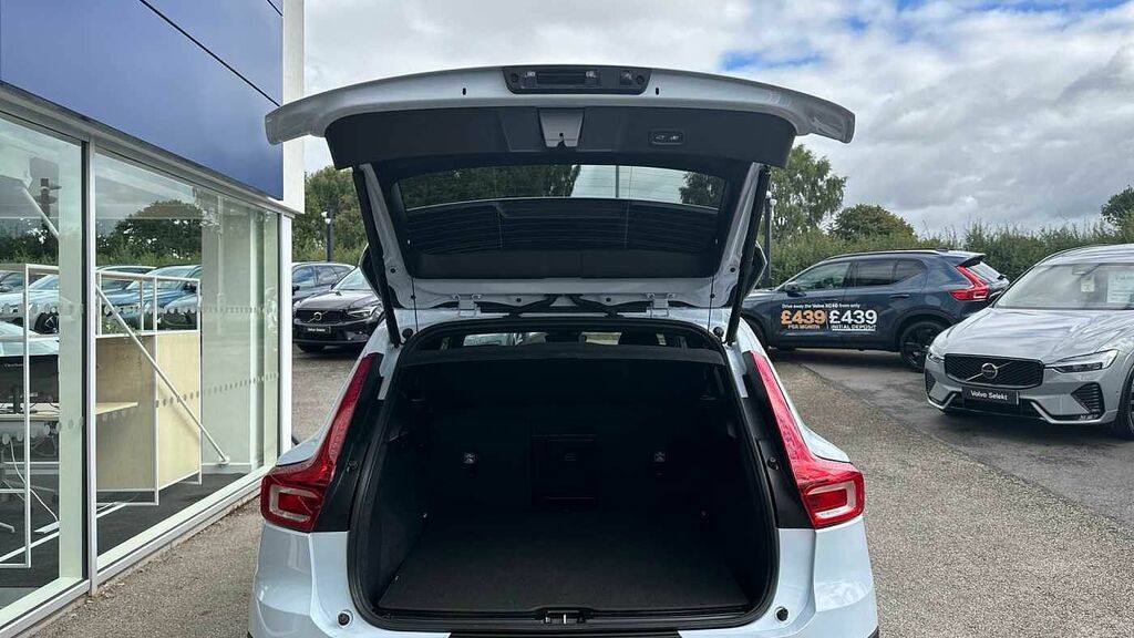 Volvo XC40 2.0 B4p Plus Dark Estate Black #13