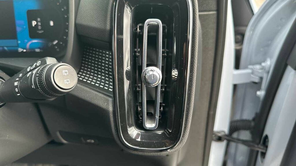 Volvo XC40 2.0 B4p Plus Dark Estate Black #35