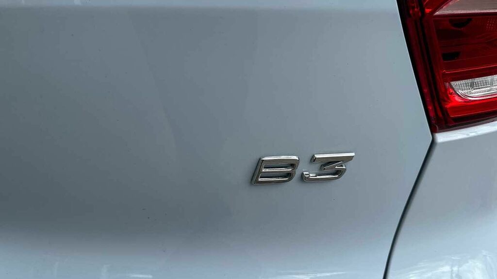 Volvo XC40 2.0 B4p Plus Dark Estate Black #32