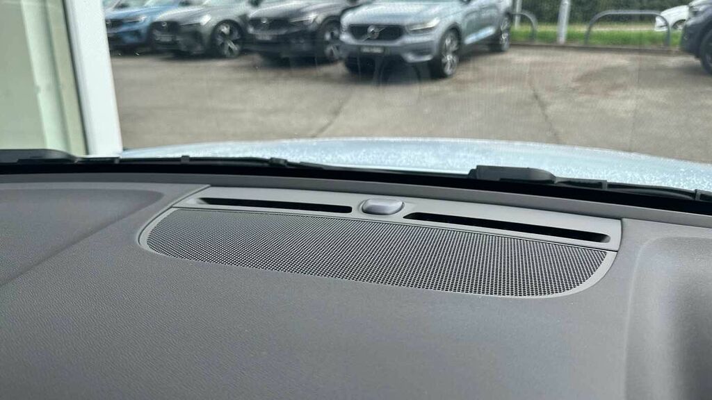 Volvo XC40 2.0 B4p Plus Dark Estate Black #21