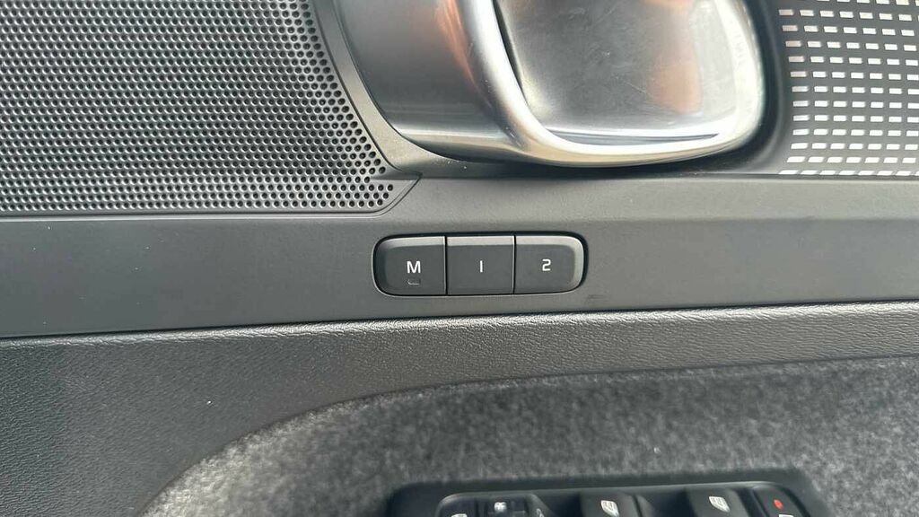 Volvo XC40 2.0 B4p Plus Dark Estate Black #34