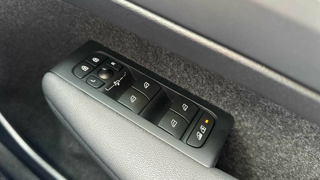 Volvo XC40 2.0 B4p Plus Dark Estate Black #20