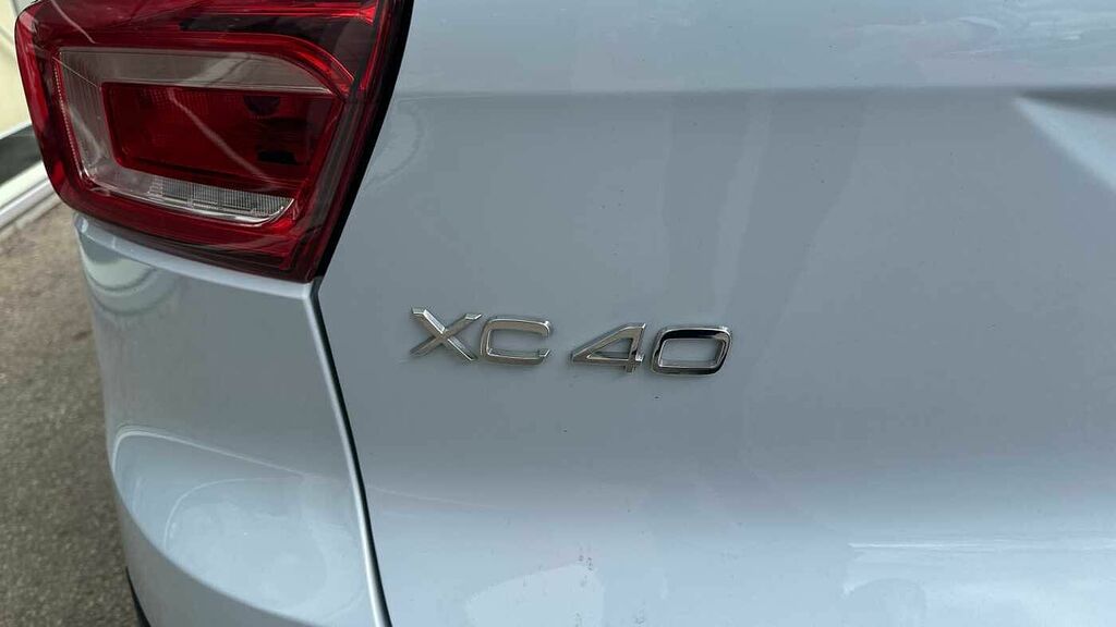 Volvo XC40 2.0 B4p Plus Dark Estate Black #31