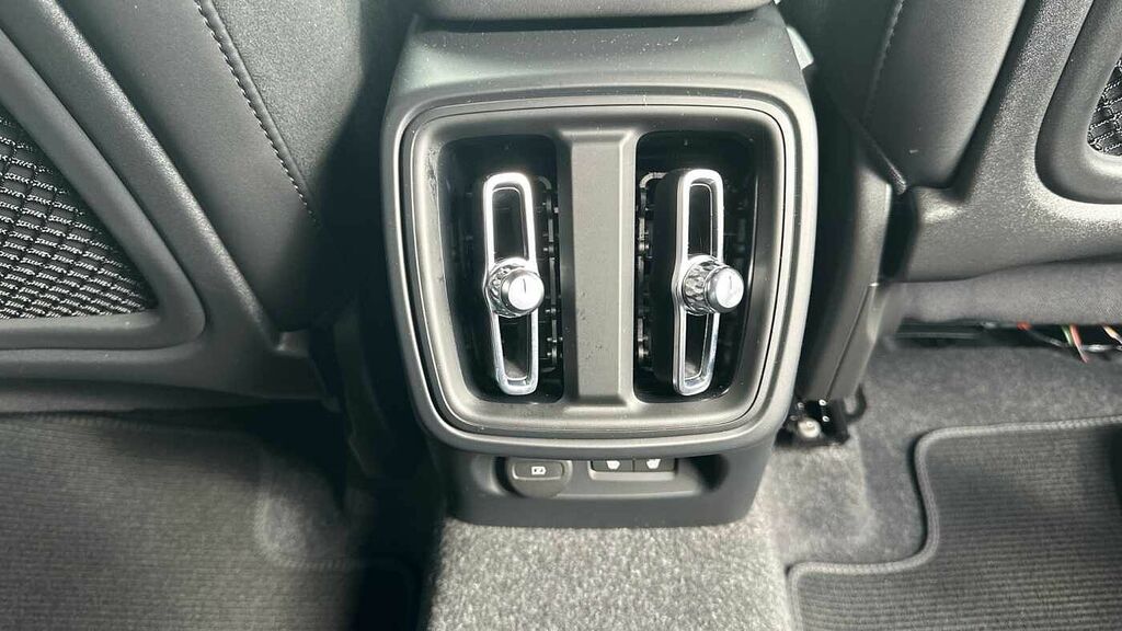 Volvo XC40 2.0 B4p Plus Dark Estate Black #45