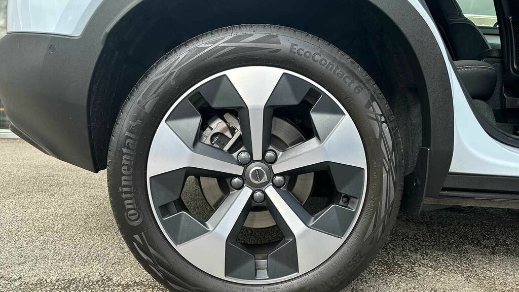 Volvo XC40 2.0 B4p Plus Dark Estate Black #9