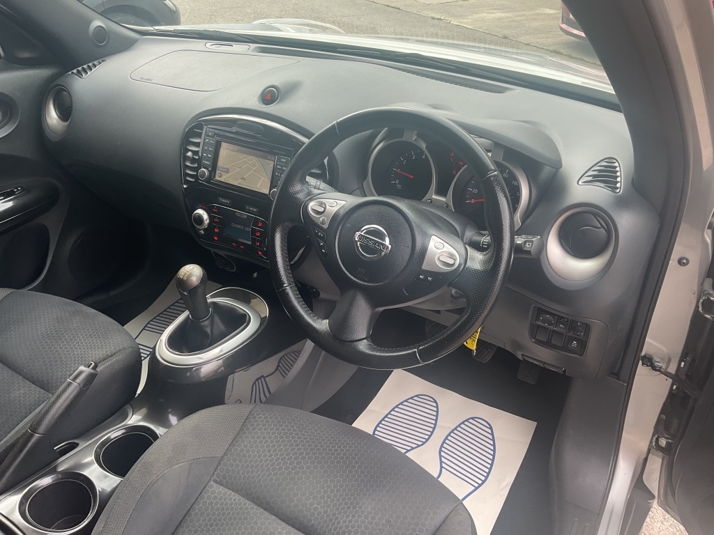 Nissan Juke Hatchback White #7