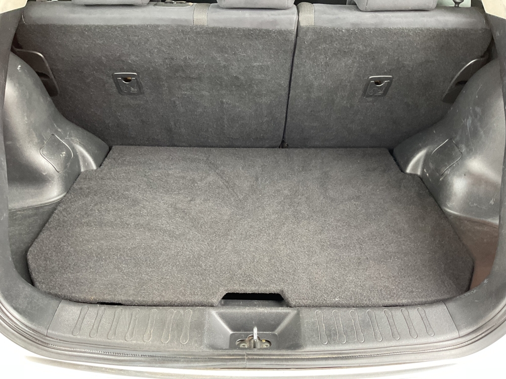 Nissan Juke Hatchback White #16