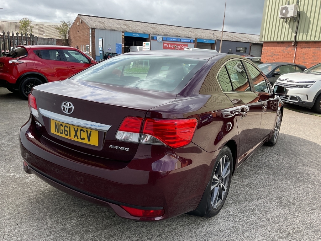 Toyota Avensis Saloon 1.8 Tr Valvematic Red #5