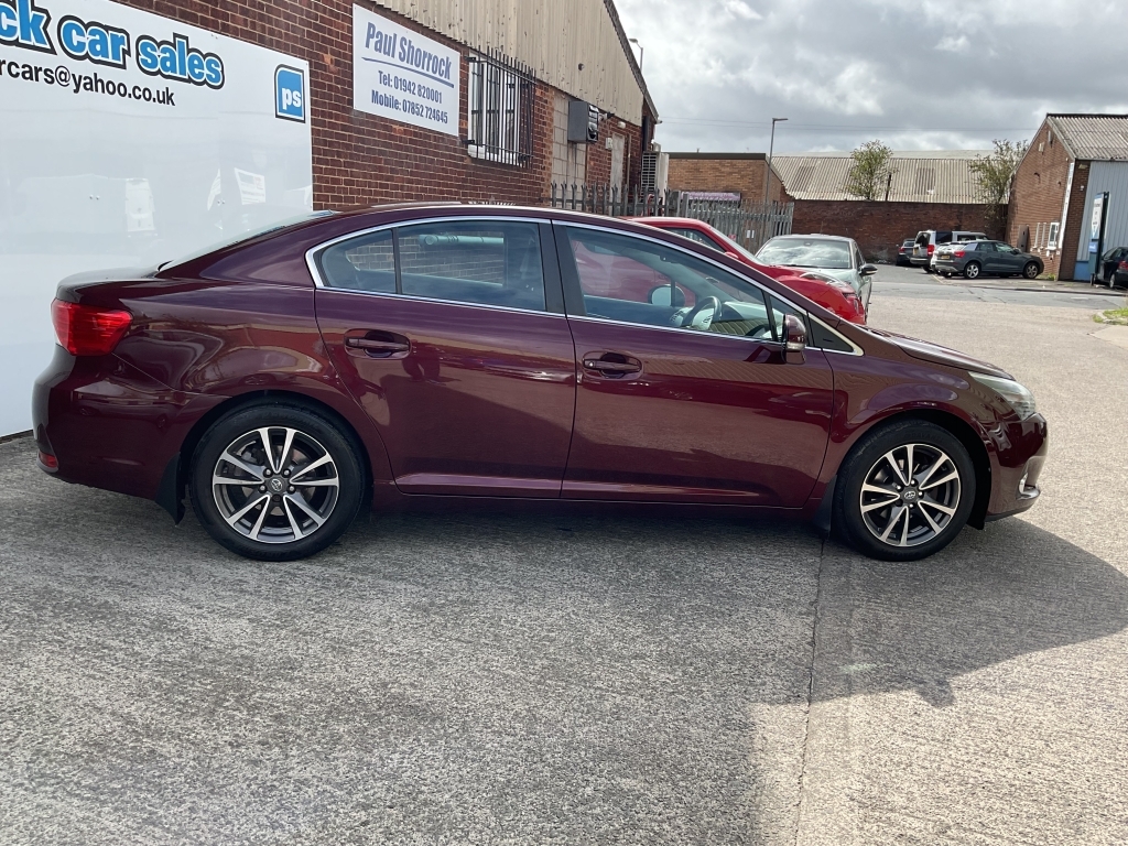 Toyota Avensis Saloon 1.8 Tr Valvematic Red #6