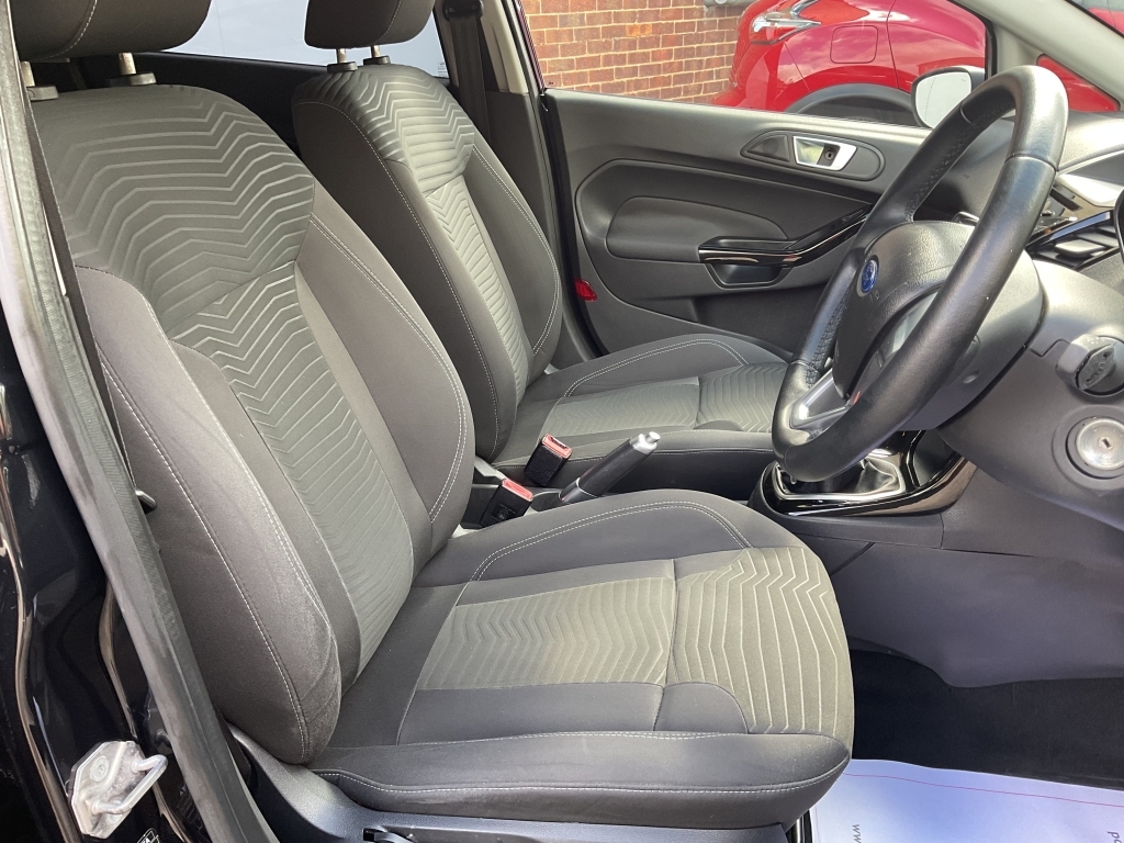 Ford Fiesta Titanium X White #8