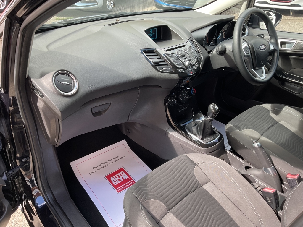 Ford Fiesta Titanium X White #23
