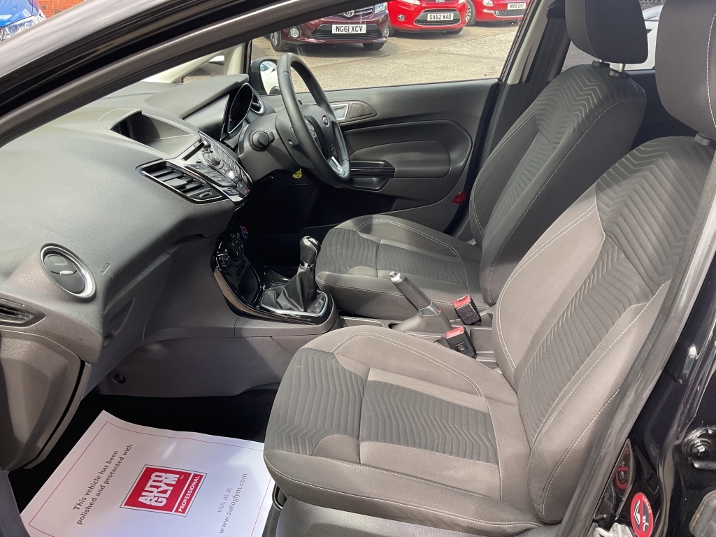 Ford Fiesta Titanium X White #22