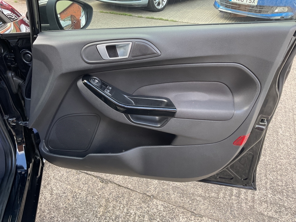 Ford Fiesta Titanium X White #16