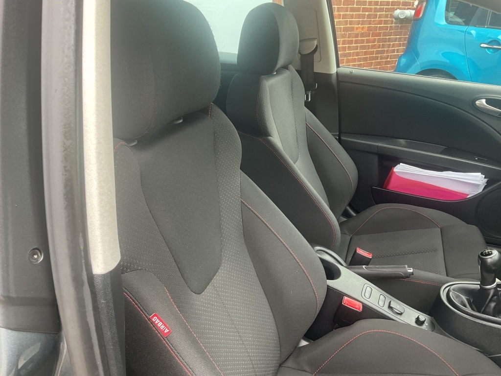 Seat Leon 1.6 Cr Tdi Ecomotive Se Copa 103 Bhp Silver #16