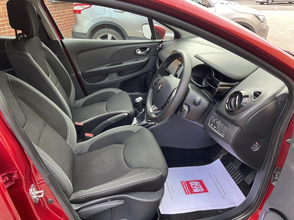 Renault Clio Hatchback 1.1 Dynamique Nav Red #6