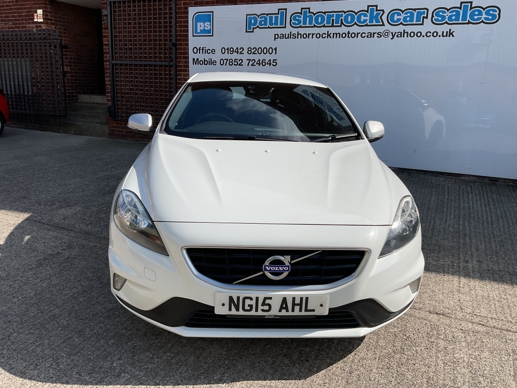 Volvo V40 Hatchback 2.0 D3 R-design Nav White #2