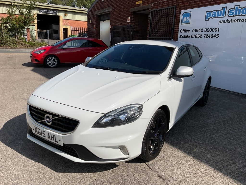 Volvo V40 Hatchback 2.0 D3 R-design Nav White #3