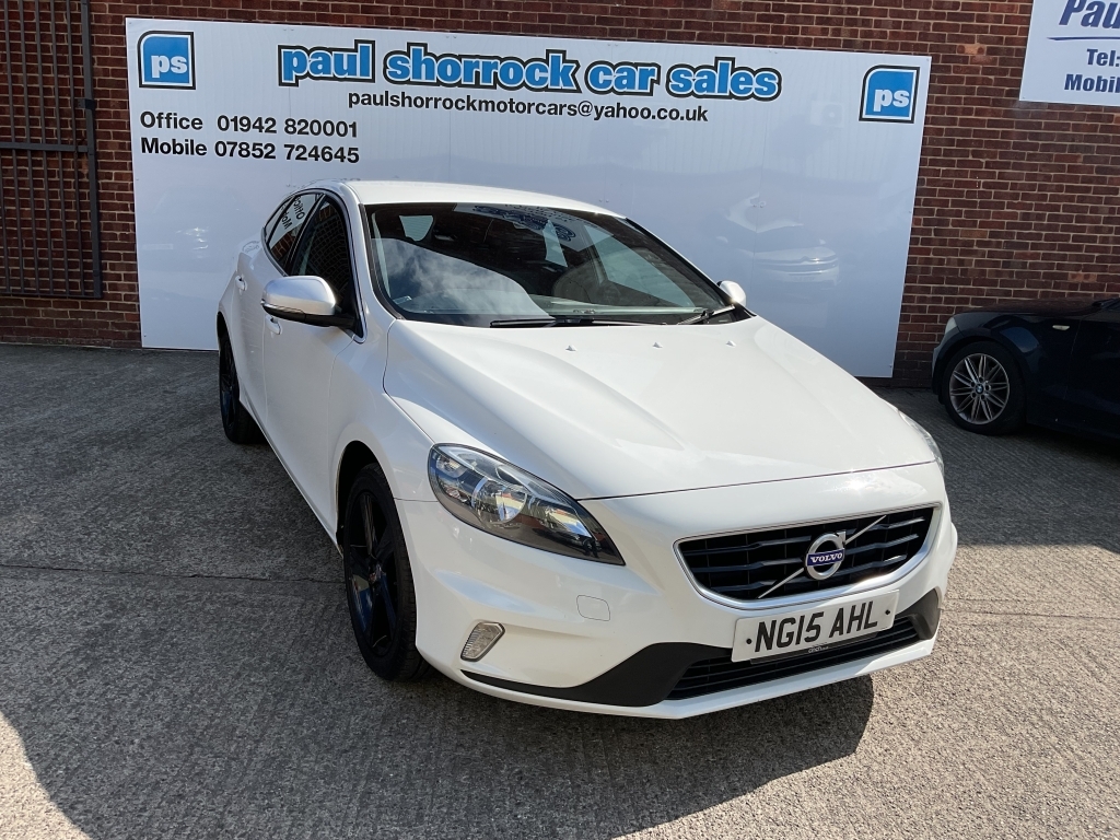 Volvo V40 Hatchback 2.0 D3 R-design Nav White